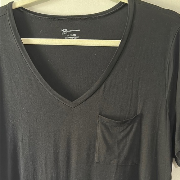 No Boundaries Black Short Sleeve Relaxed T-Shirt - Picture 5 of 5